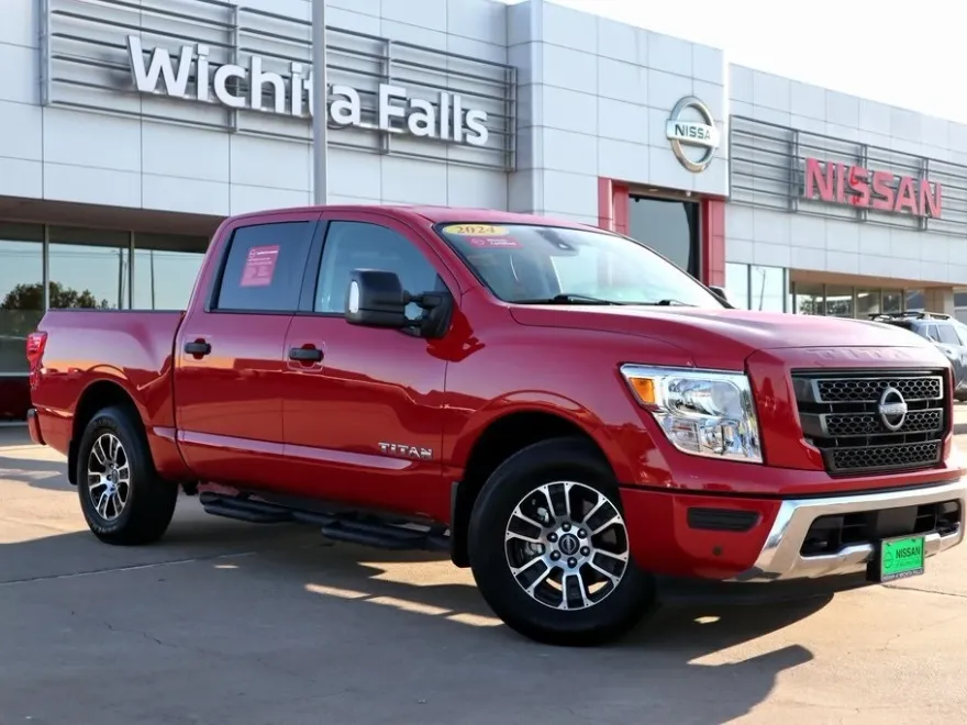 2024 Nissan Titan SV photo 1