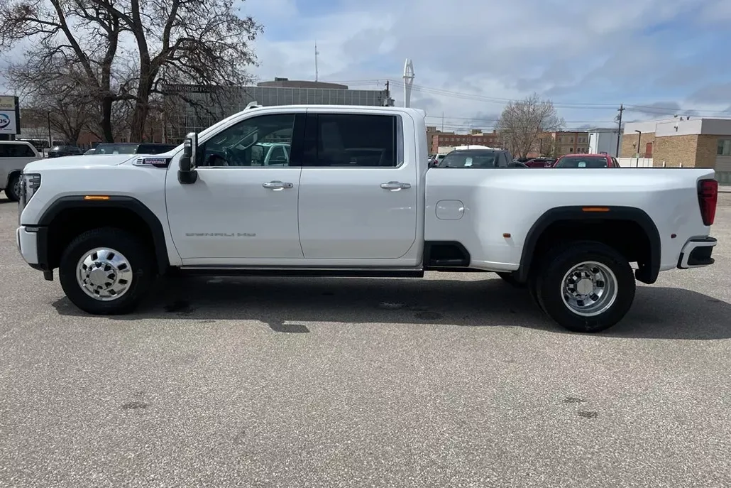 2024 Gmc Sierra HD Denali photo 1
