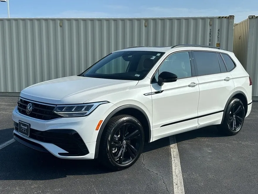 2024 Volkswagen Tiguan SE R-Line Black photo 1