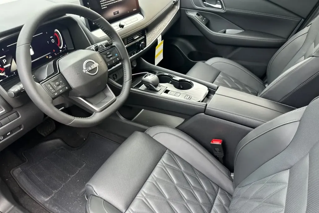 2025 Nissan Rogue Platinum photo 1