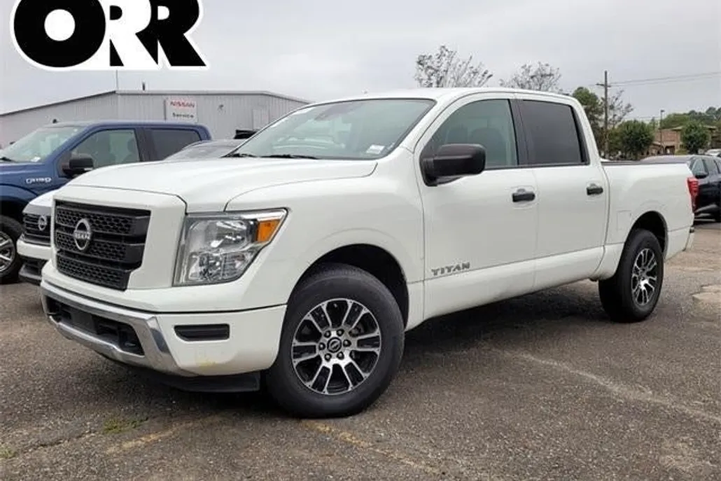 2023 Nissan Titan Crew Cab SV photo 1