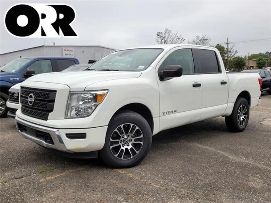 2023 Nissan Titan Crew Cab SV photo 1