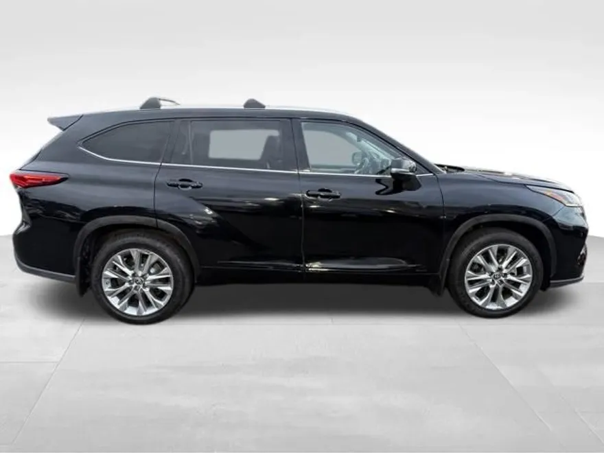 2022 Toyota Highlander Hybrid Limited photo 1