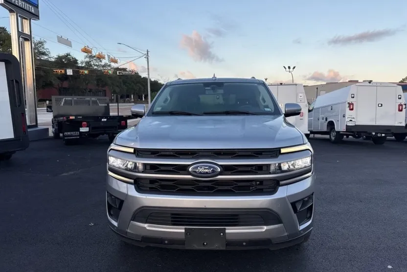 2024 Ford Expedition XLT photo 1