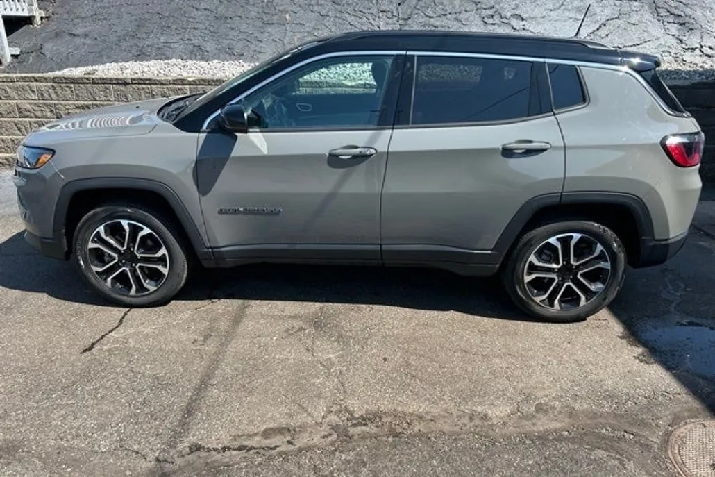 2022 Jeep Compass Limited photo 1