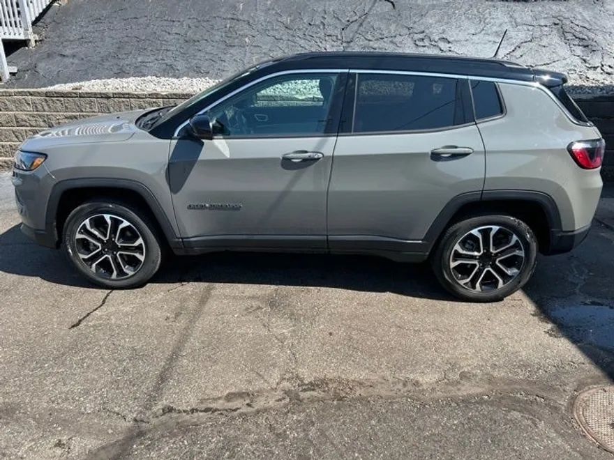 2022 Jeep Compass Limited photo 1