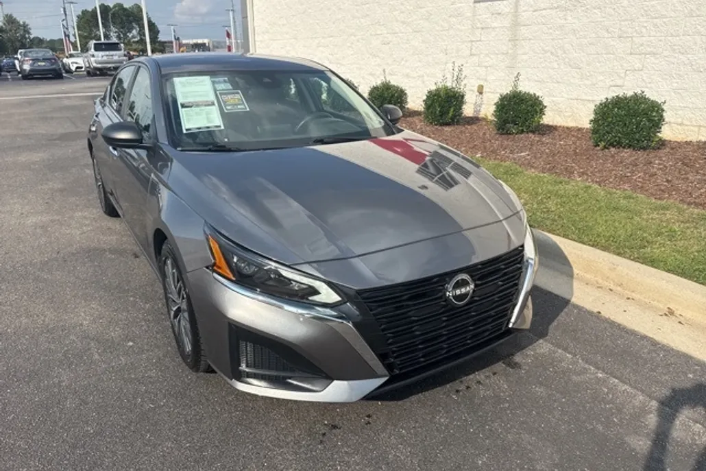 2024 Nissan Altima 2.5 SV photo 1