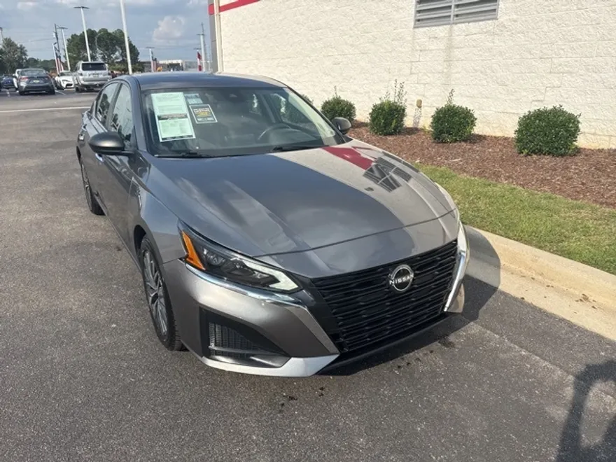 2024 Nissan Altima 2.5 SV photo 1