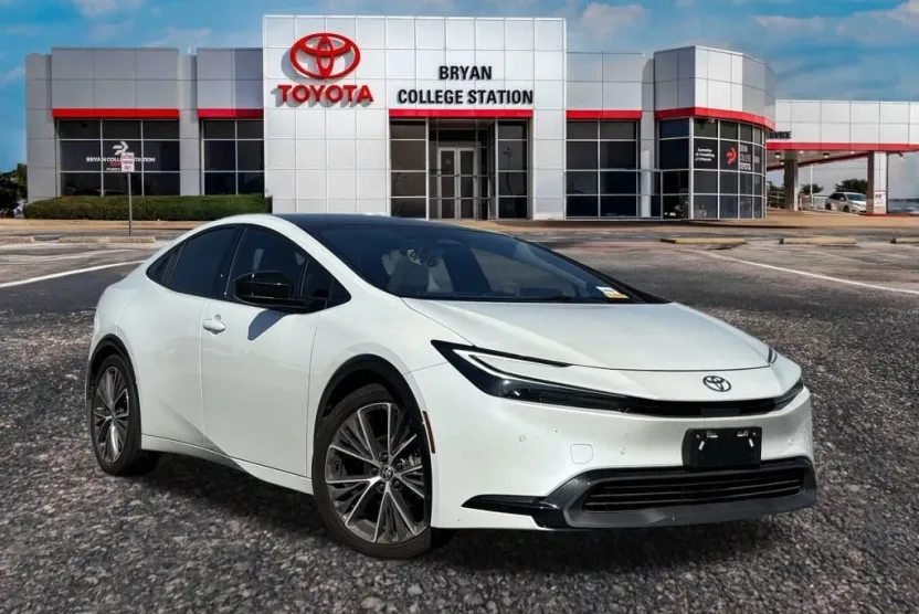 2024 Toyota Prius LE photo 1
