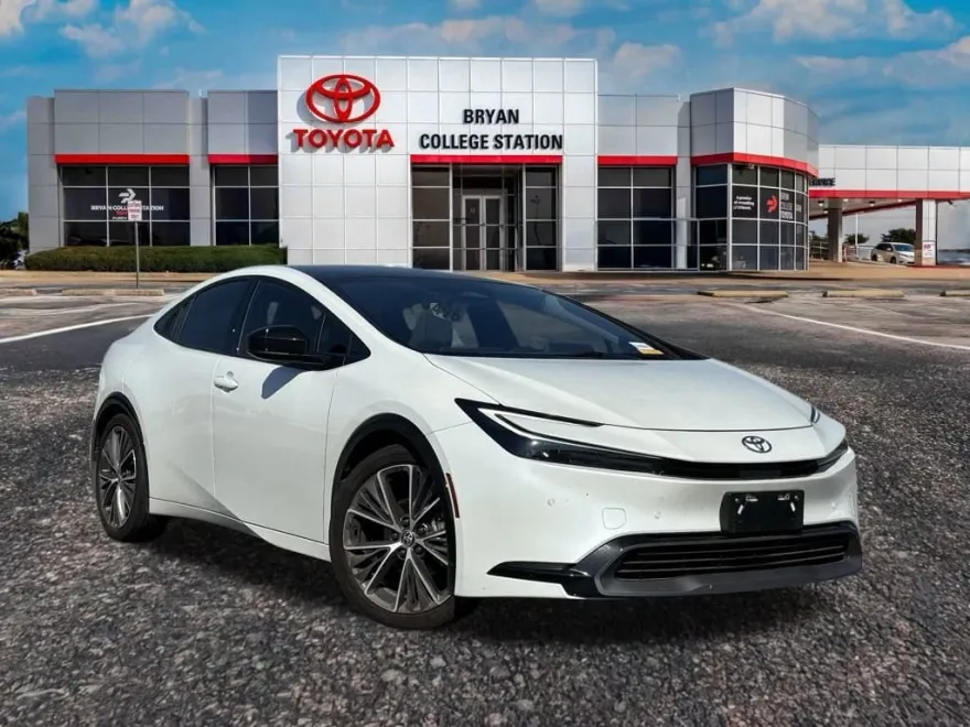 2024 Toyota Prius LE photo 1