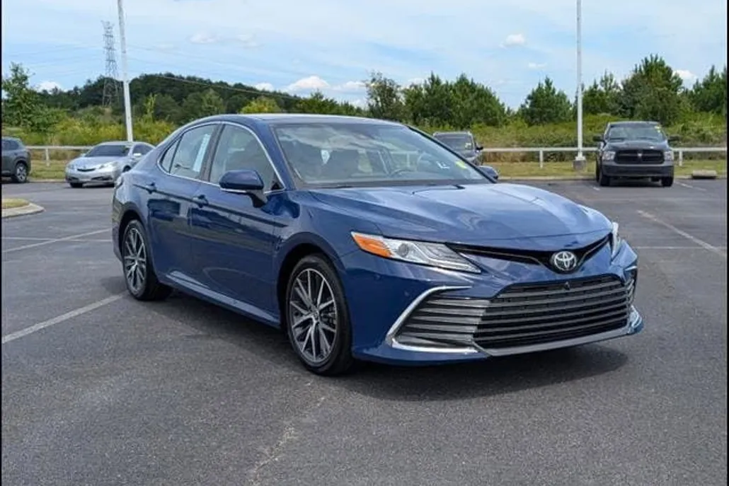 2023 Toyota Camry XLE photo 1
