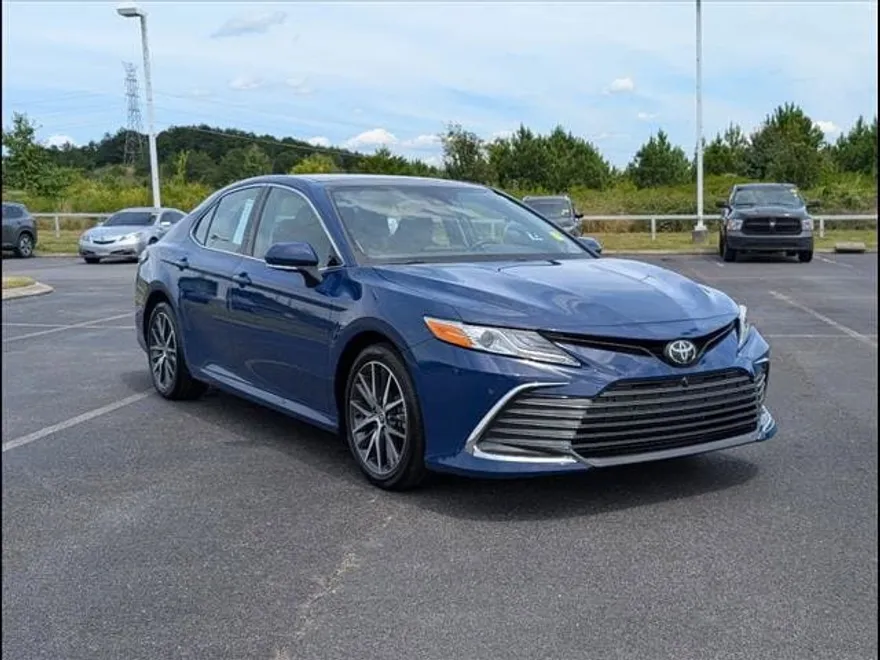 2023 Toyota Camry XLE photo 1