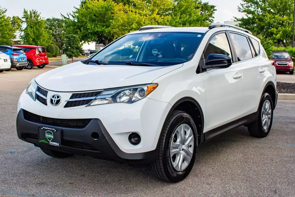 2014 Toyota RAV4 LE photo 1
