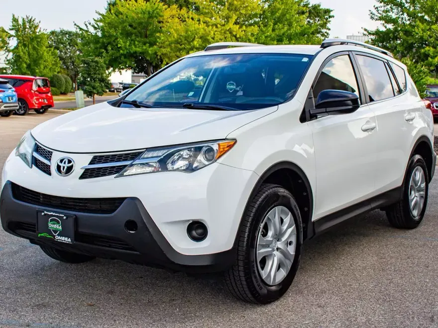 2014 Toyota RAV4 LE photo 1
