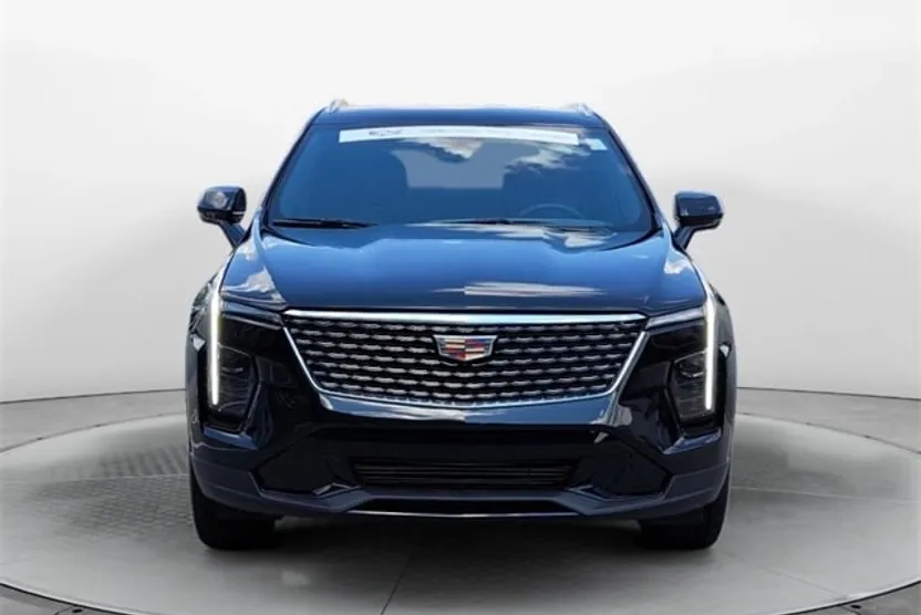 2025 Cadillac XT4 Premium Luxury photo 1