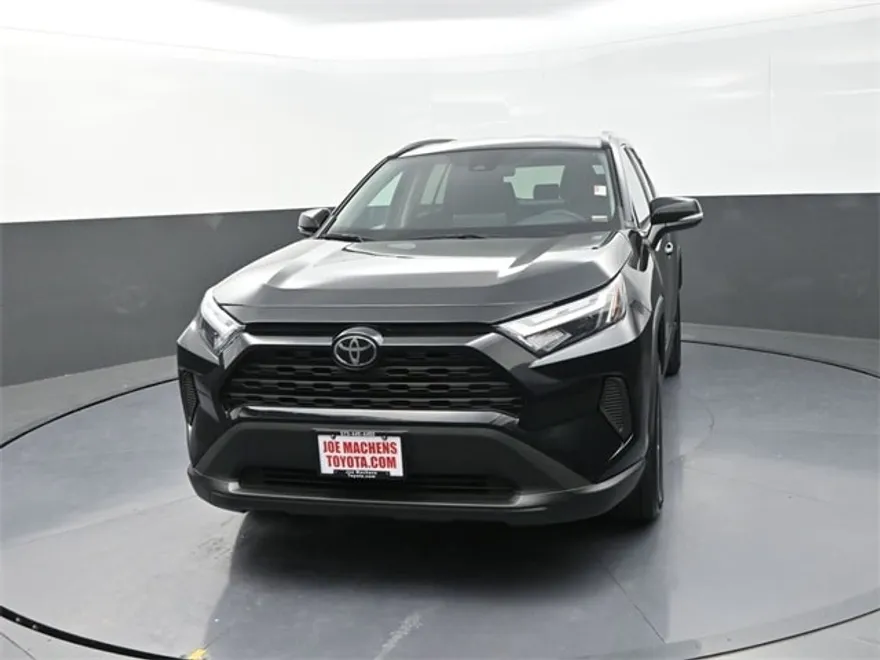 2023 Toyota RAV4 XLE photo 1