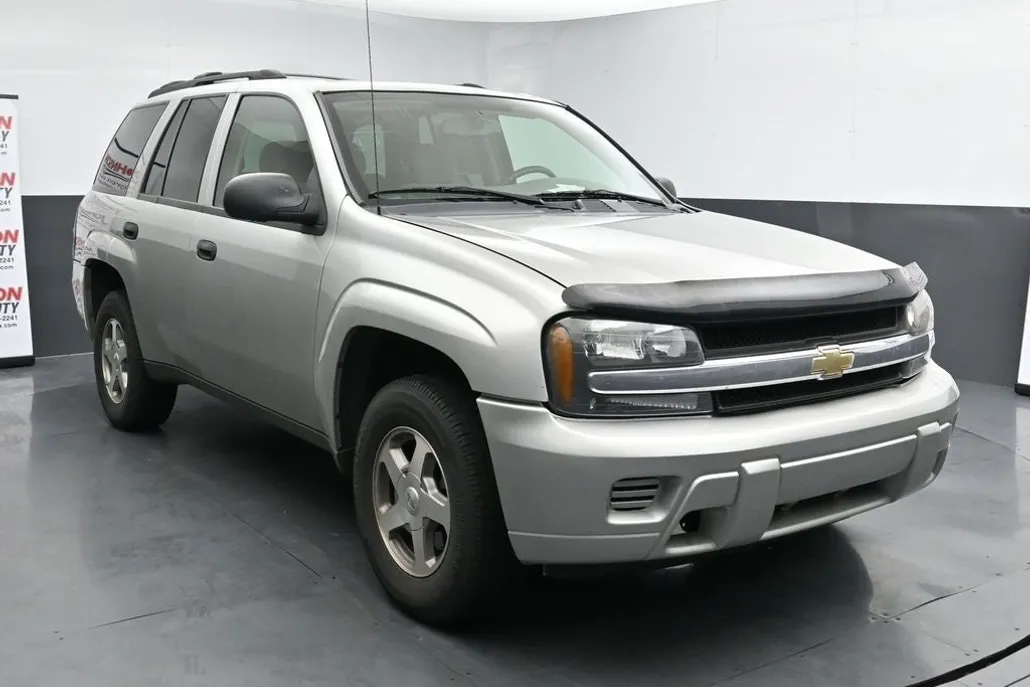 2006 Chevrolet Trailblazer LS photo 1