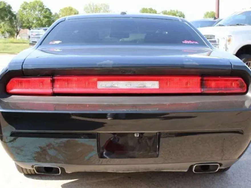 2013 Dodge Challenger SXT photo 1