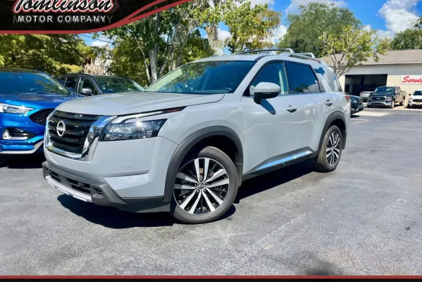 2025 Nissan Pathfinder Platinum photo 1
