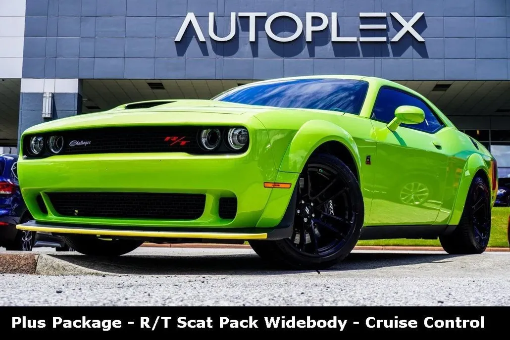 2023 Dodge Challenger R/T Scat Pack Widebody photo 1