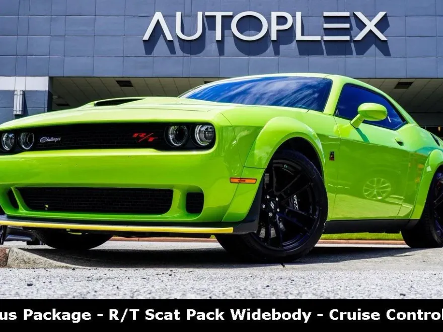 2023 Dodge Challenger R/T Scat Pack Widebody photo 1