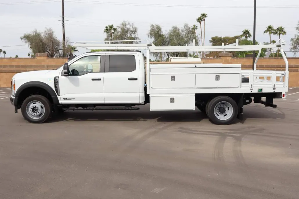 2025 Ford F-550 photo 1
