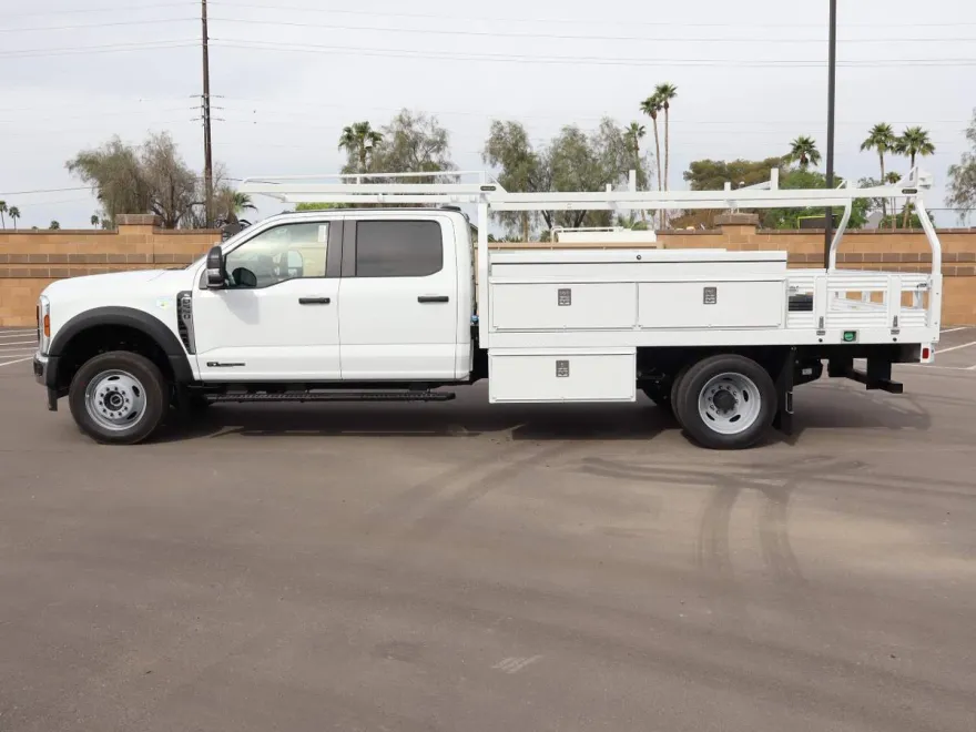 2025 Ford F-550 photo 1