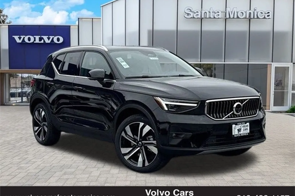 2024 Volvo XC40 Plus photo 1