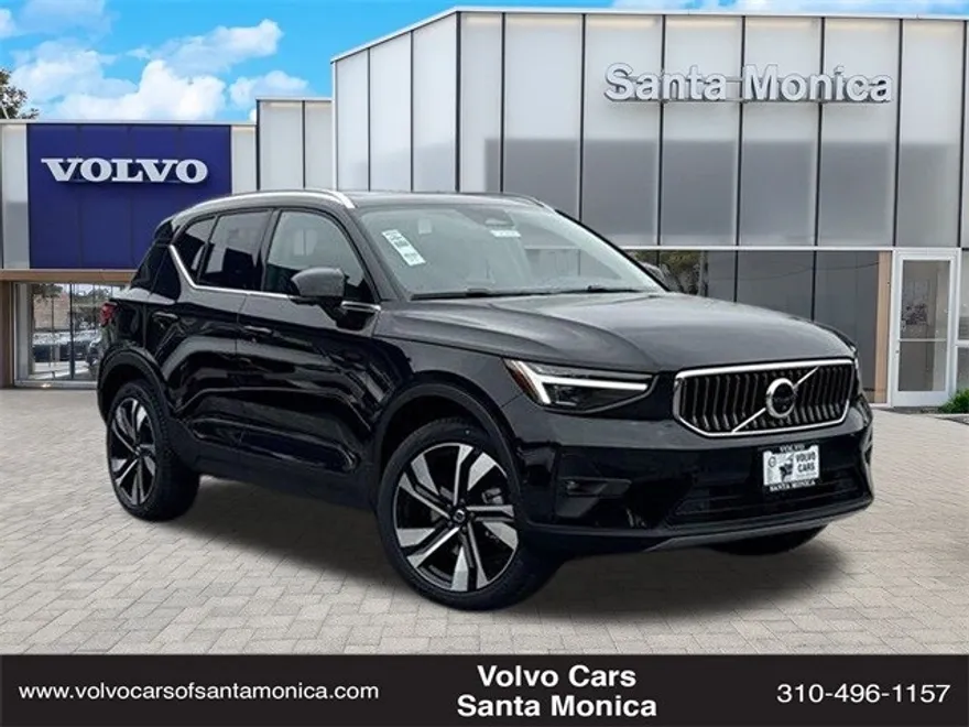 2024 Volvo XC40 Plus photo 1