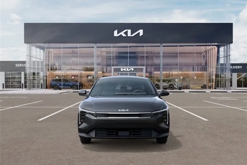 2025 Kia K4 LXS photo 1