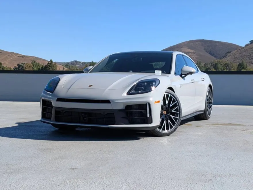 2025 Porsche Panamera E-Hybrid 4 photo 1