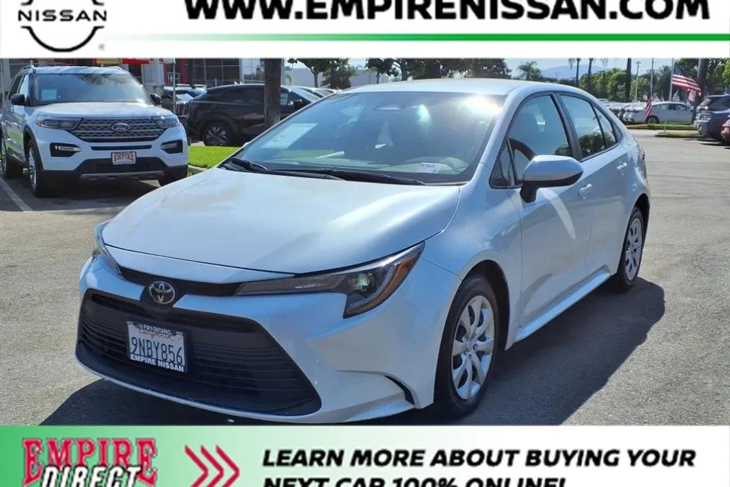 2024 Toyota Corolla LE photo 1