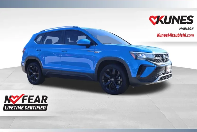 2023 Volkswagen Taos SE photo 1