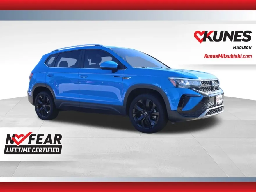 2023 Volkswagen Taos SE photo 1