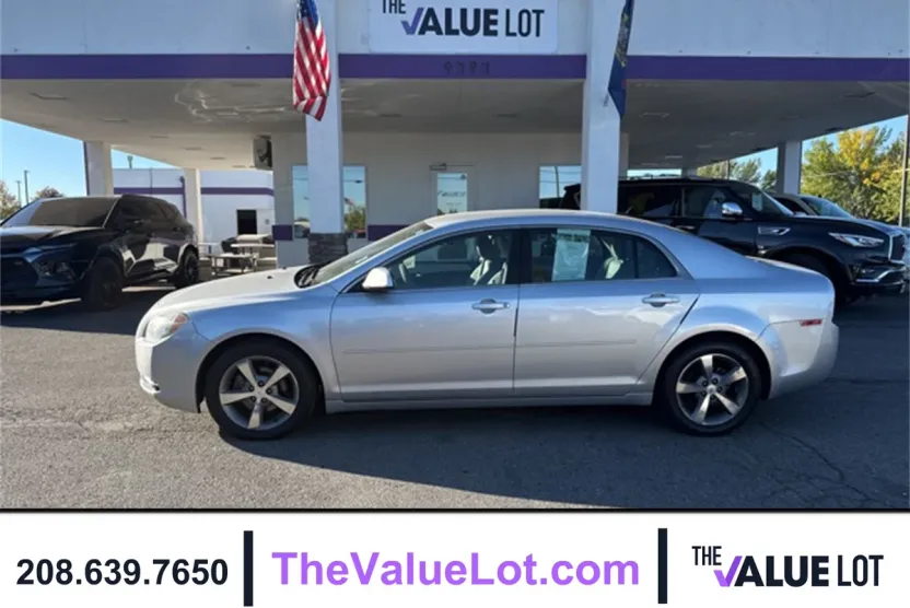 2011 Chevrolet Malibu 1LT photo 1