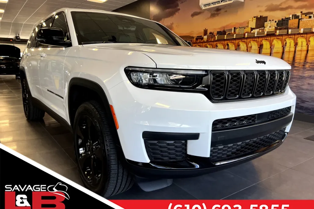 2025 Jeep Grand Cherokee Altitude photo 1