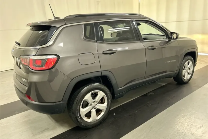 2018 Jeep Compass Latitude photo 1
