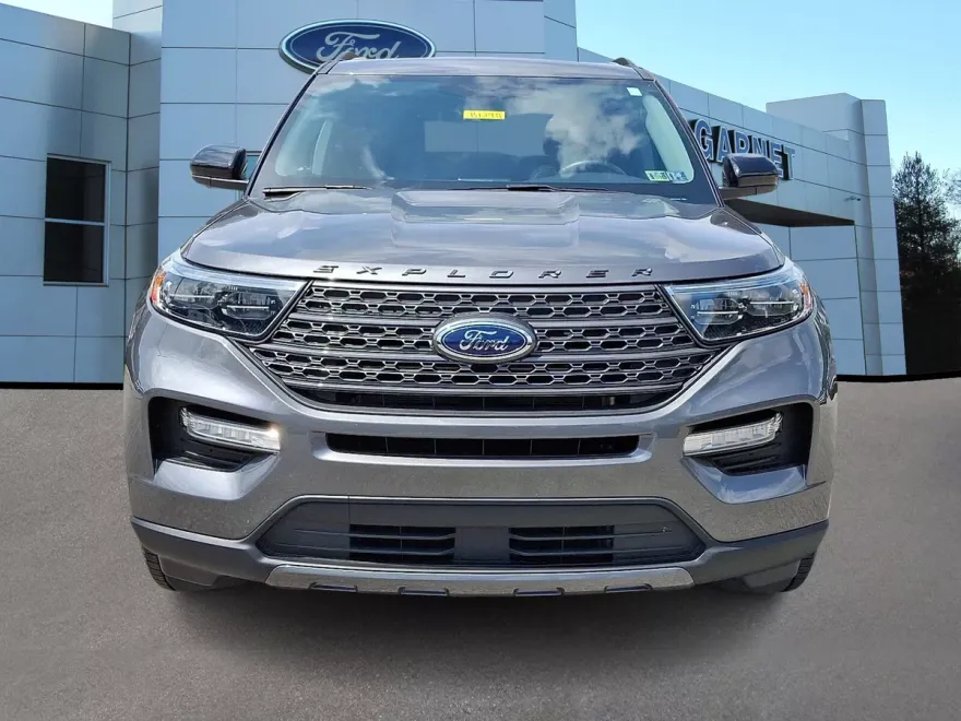 2023 Ford Explorer XLT photo 1