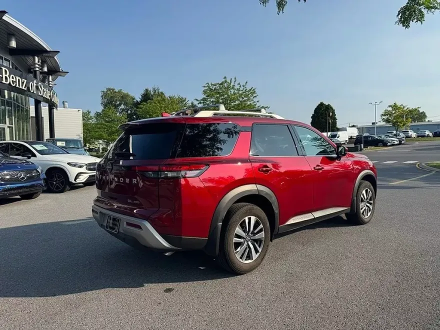 2024 Nissan Pathfinder SL photo 1