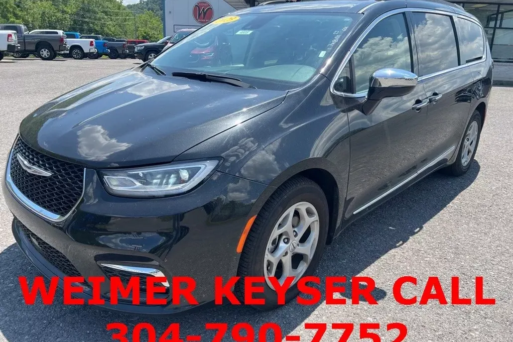 2023 Chrysler Pacifica Limited photo 1