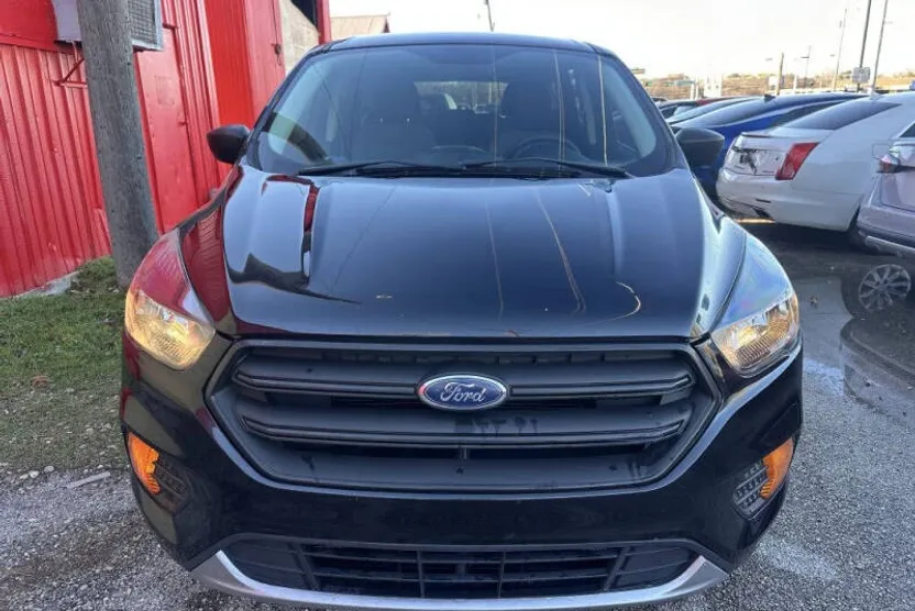 2019 Ford Escape S photo 1
