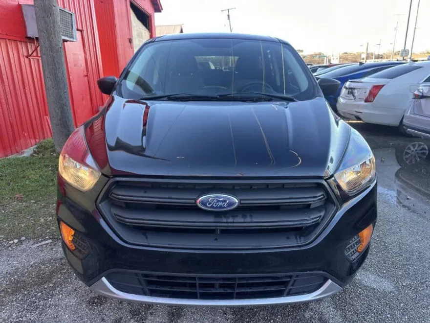 2019 Ford Escape S photo 1