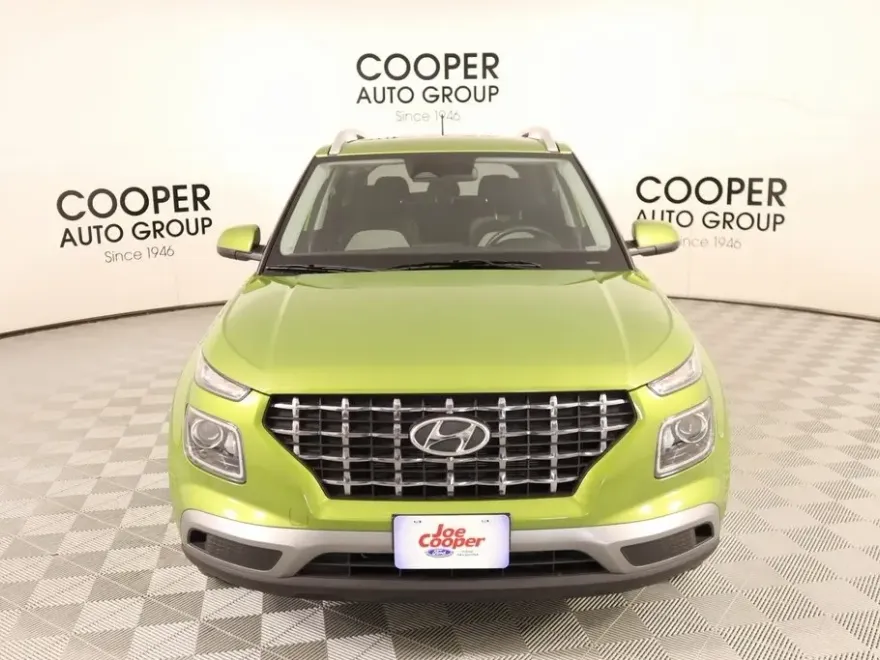 2023 Hyundai Venue SEL photo 1