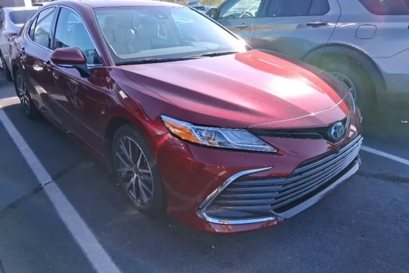 2022 Toyota Camry Hybrid XLE photo 1