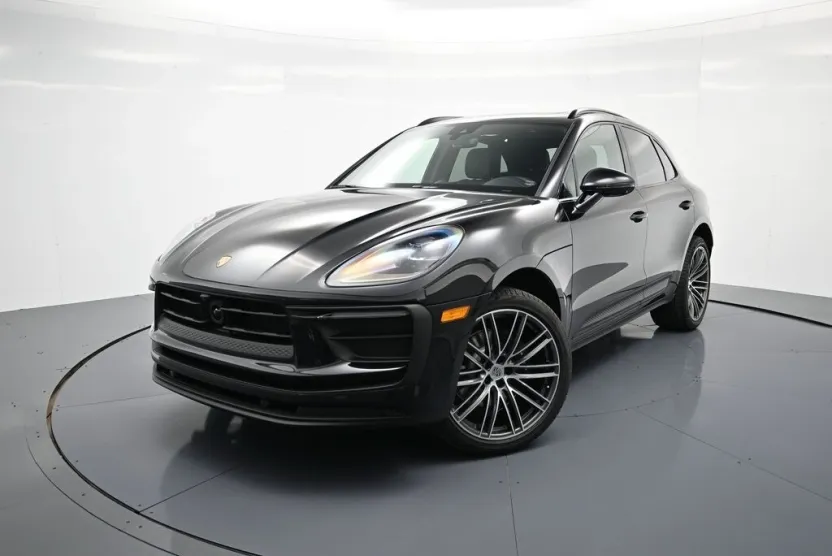 2025 Porsche Macan T photo 1