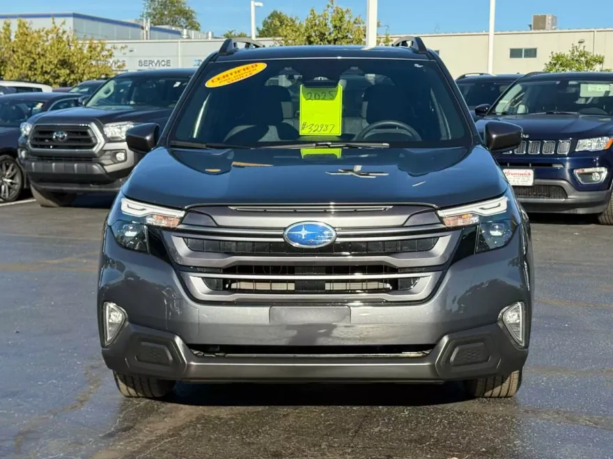 2025 Subaru Forester Premium Base photo 1