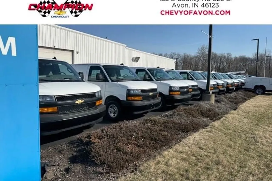 2025 Chevrolet Express Cargo 2500 photo 1