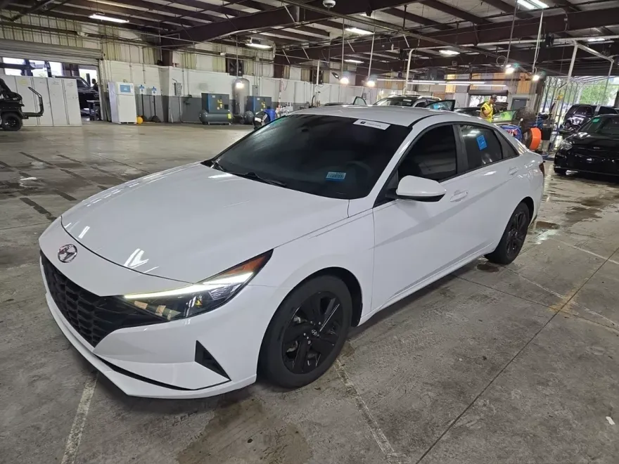 2021 Hyundai Elantra SEL photo 1