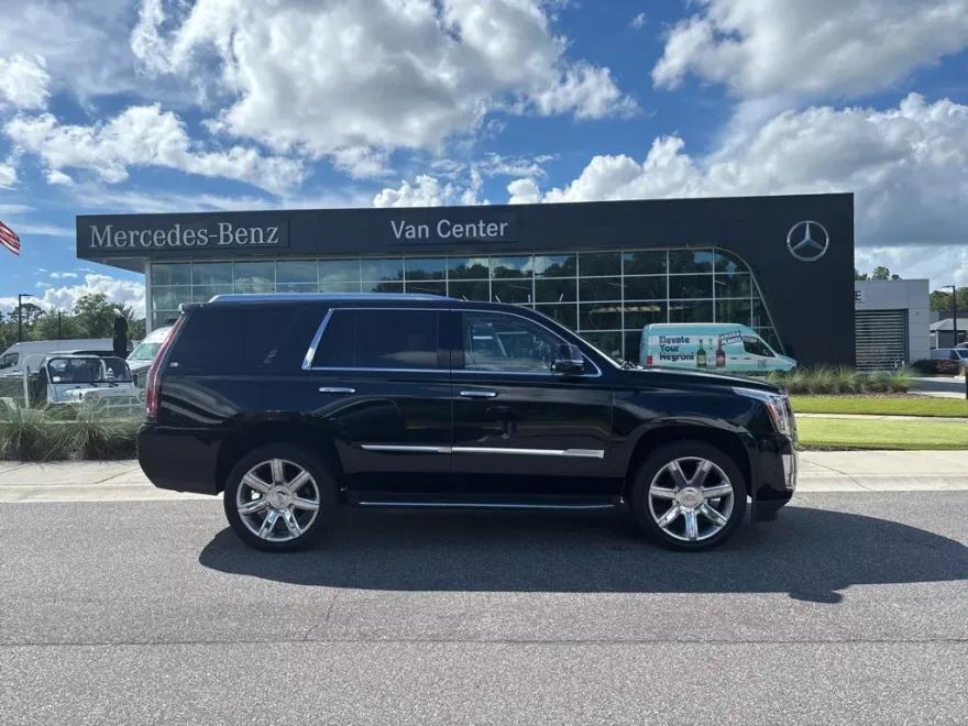 2019 Cadillac Escalade Luxury photo 1