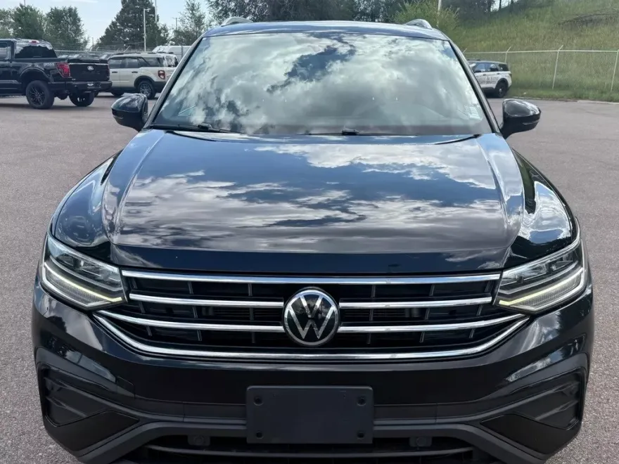 2022 Volkswagen Tiguan SE photo 1